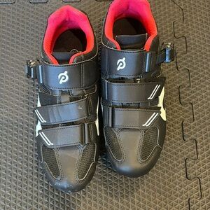 Size 40 peloton clip in shoes